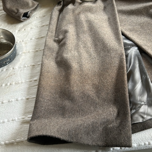 Full length Hugo Boss coat with hood. - Picture 10 of 10